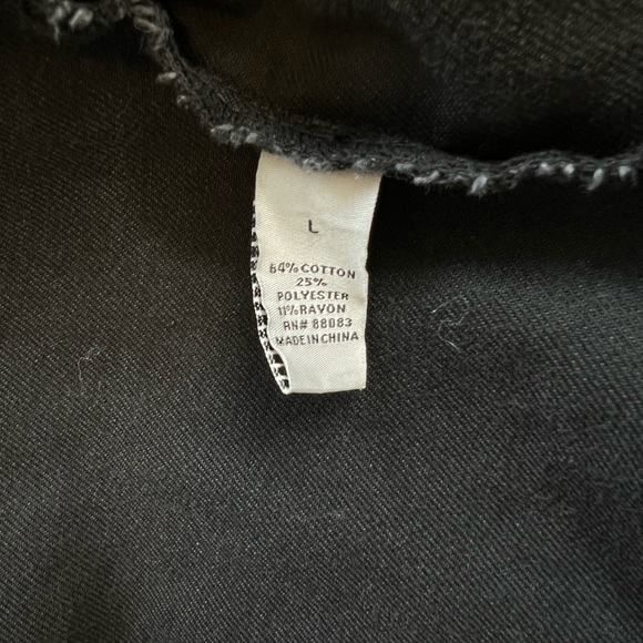 Distressed black jean jacket - Picture 5 of 7